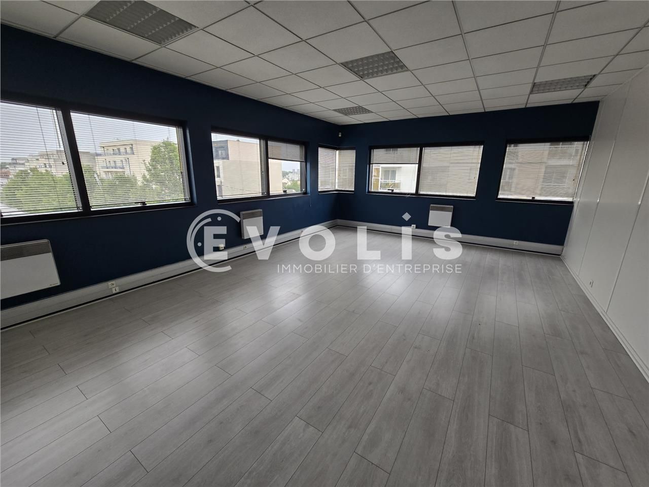 Bureaux à vendre et à louer à CHILLY MAZARIN, 313