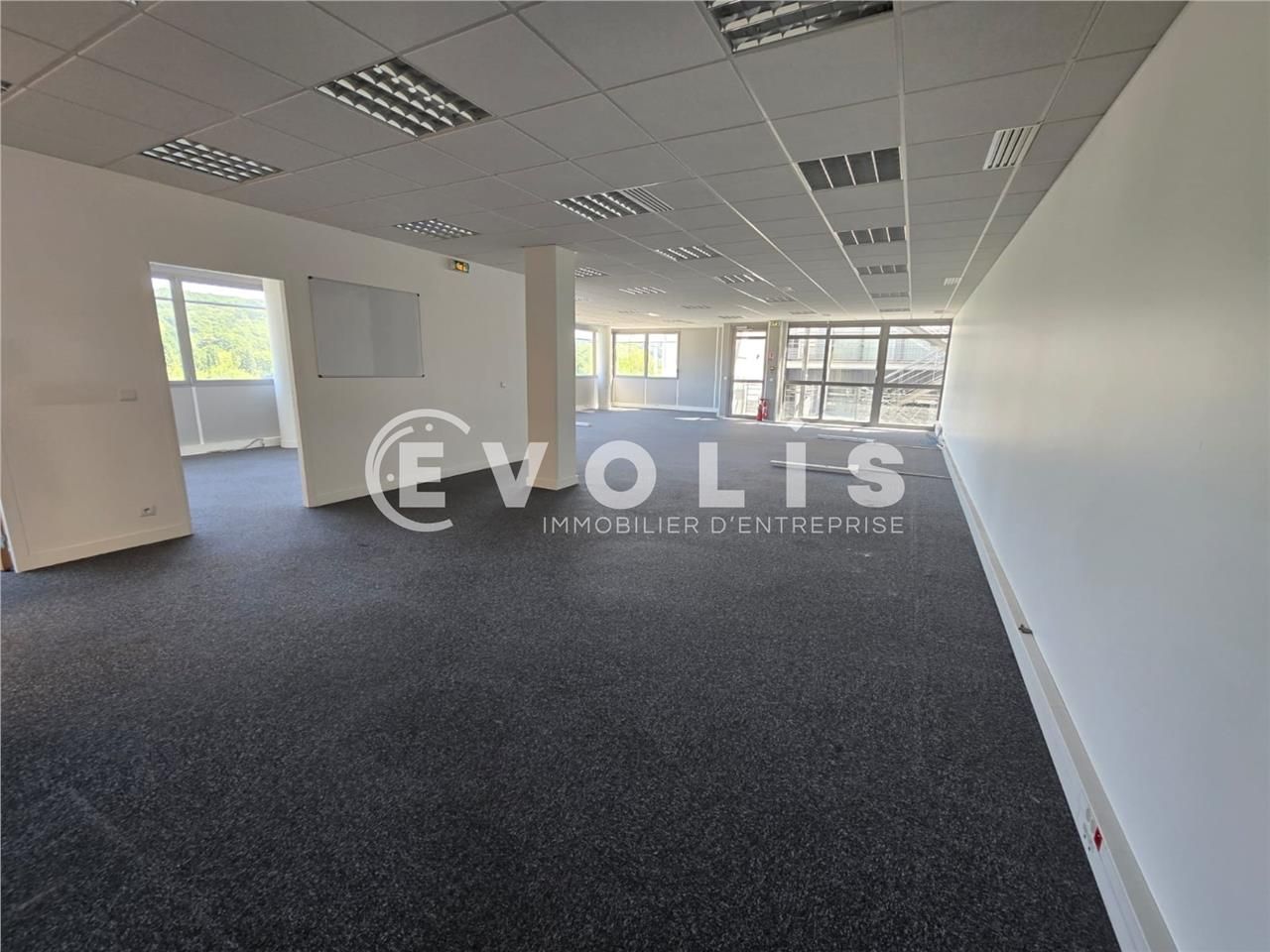 Situé au coeur de la charmante ville d'Orsay, à q