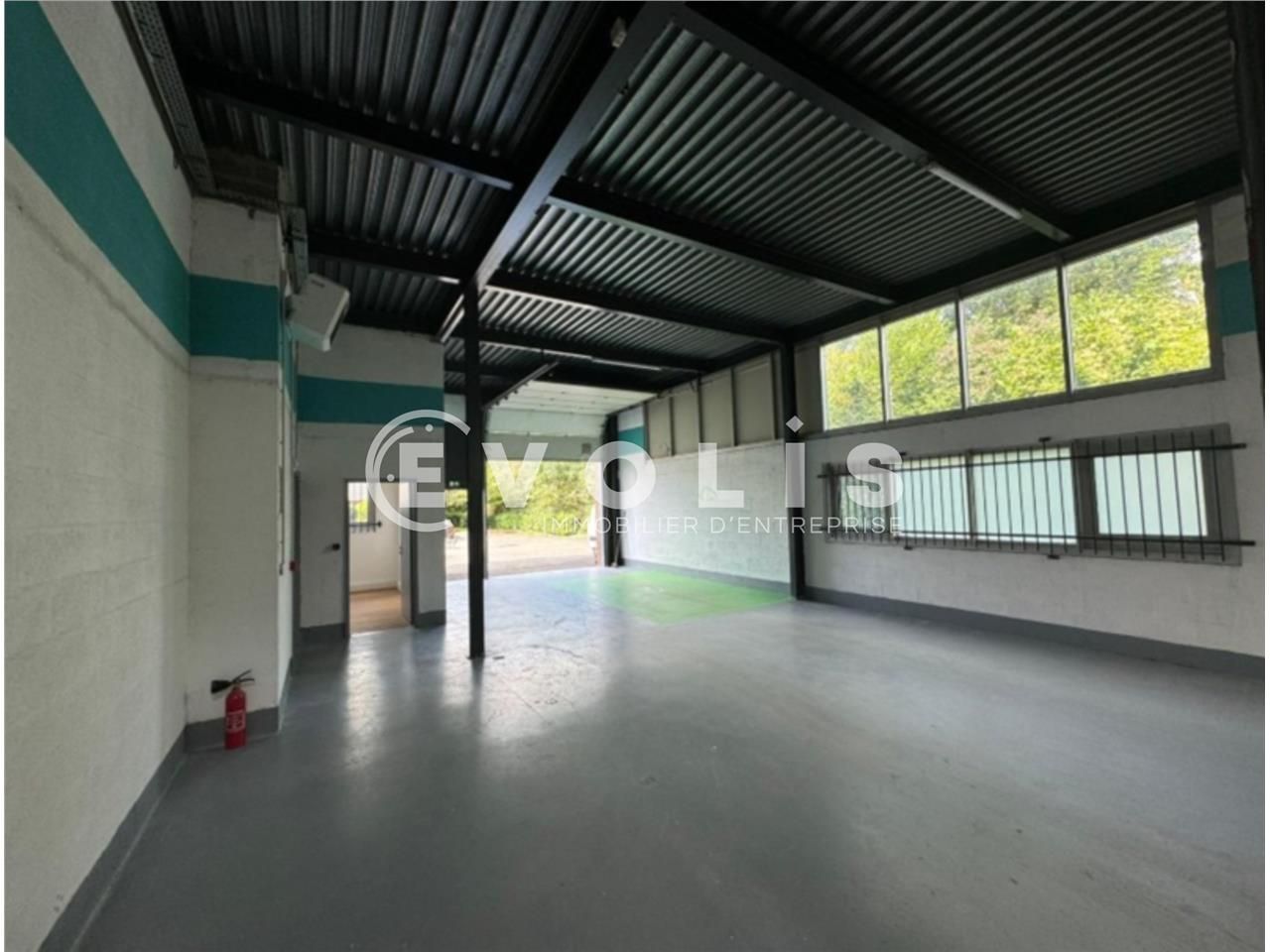 Locaux d'activité de 410 m² non divisibles à loue