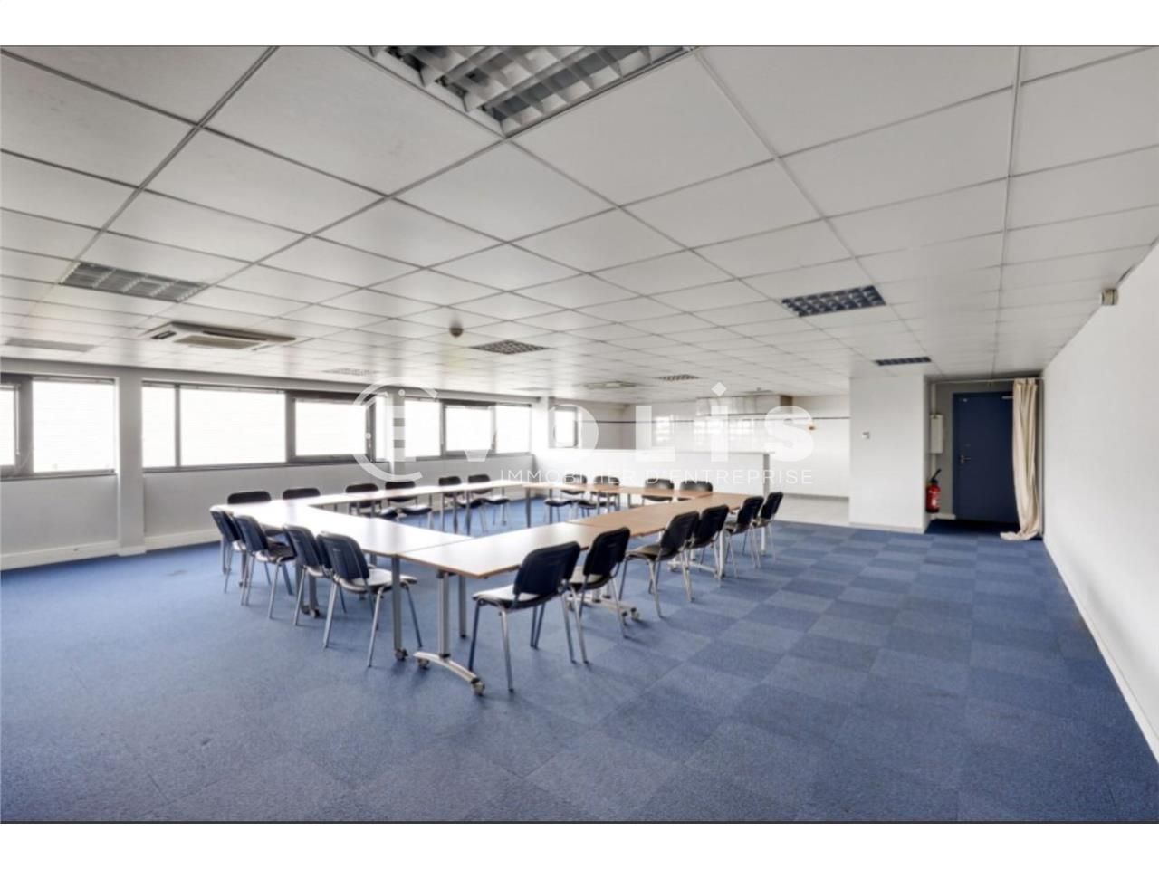 À la recherche d'entrepôts à louer à Chilly-Mazar