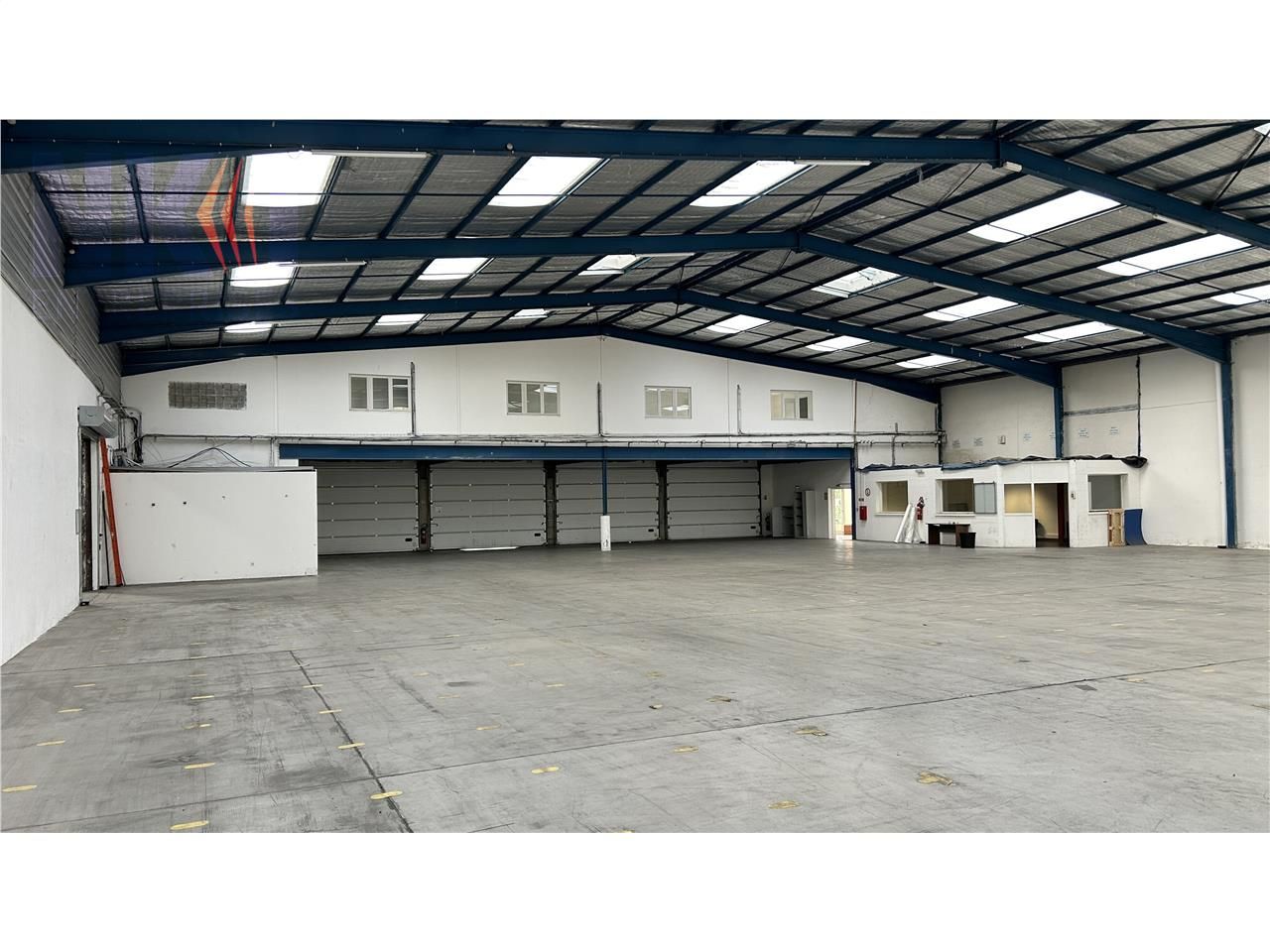 2848 m² pour ce loc en location à Saint-alban