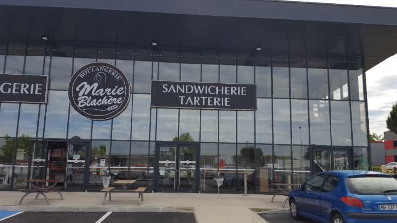 A louer, au sein de la Zone Commerciale de Saint 