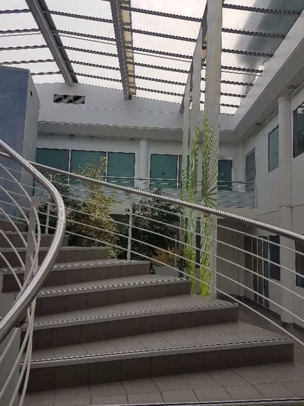 A Mérignac, dans zone tertiaire, à proximité de l