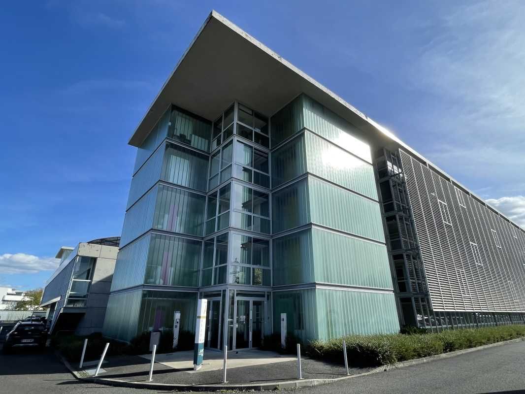 Au sein d'un immeuble de bureaux de bon standing 