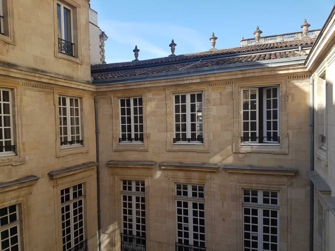 Triangle d'Or, adresse Prime Cours de l'Intendanc