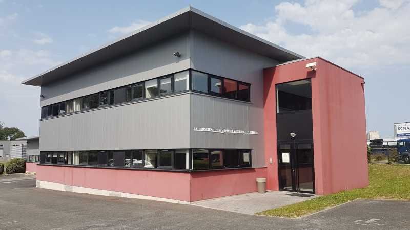 A proximité immédiate de la rocade sortie n°17, R