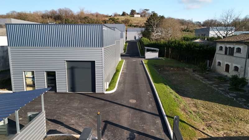 A Bassens, à proximité de l'A10 sortie 2, RCG vou