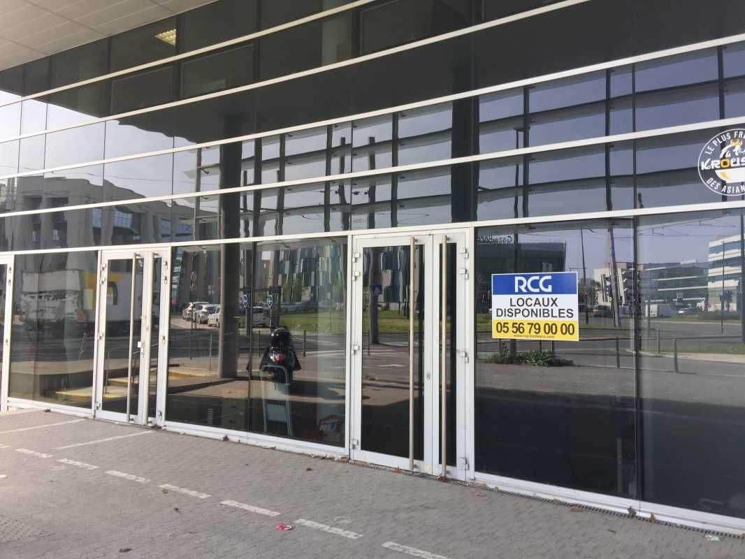 Au pied de la place Ravezies, RCG vous propose à 