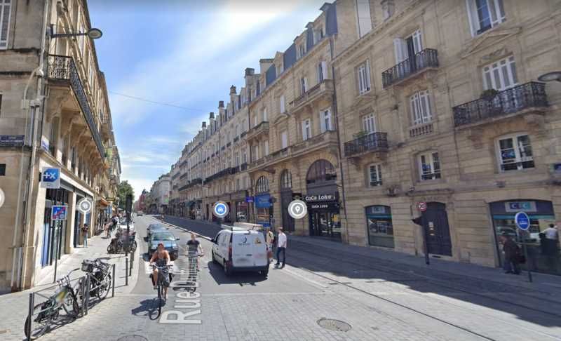 Situé à proximité du Musée d'Aquitaine et de la p
