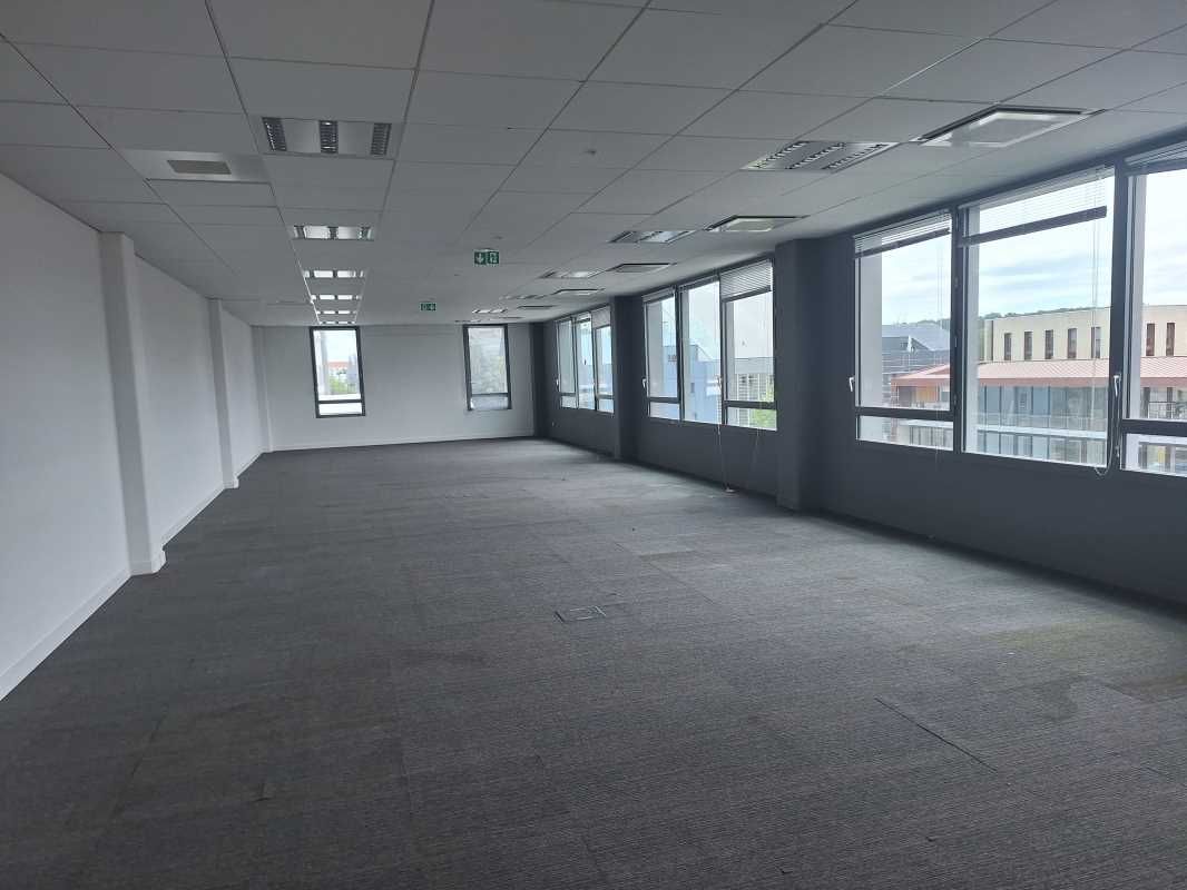 A proximité immédiate de la Cité du Vin, au sein 