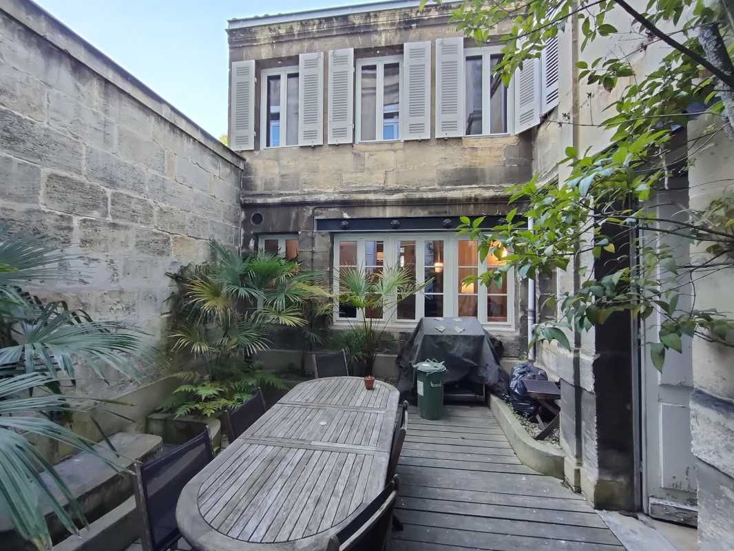 Entre la place Paul Doumer et le Jardin Public, R