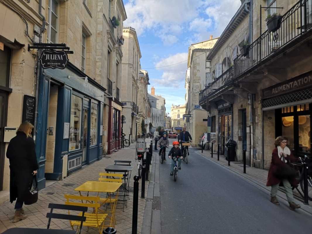 Au coeur des Chartrons, RCG vous propose une cess