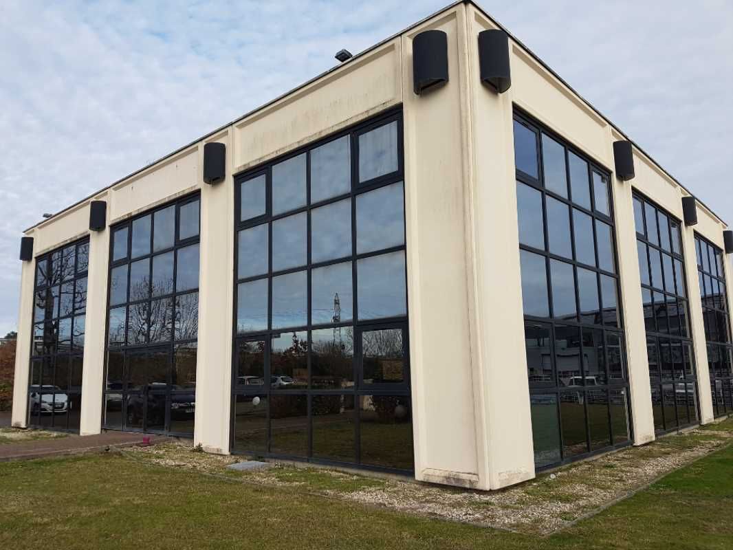 A louer, au sein d'un immeuble de bureaux de bon