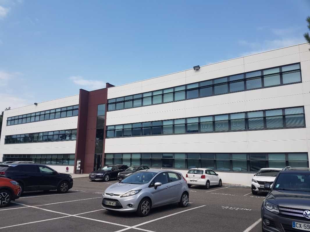 Au sein d'un parc tertiaire récent de bon standin