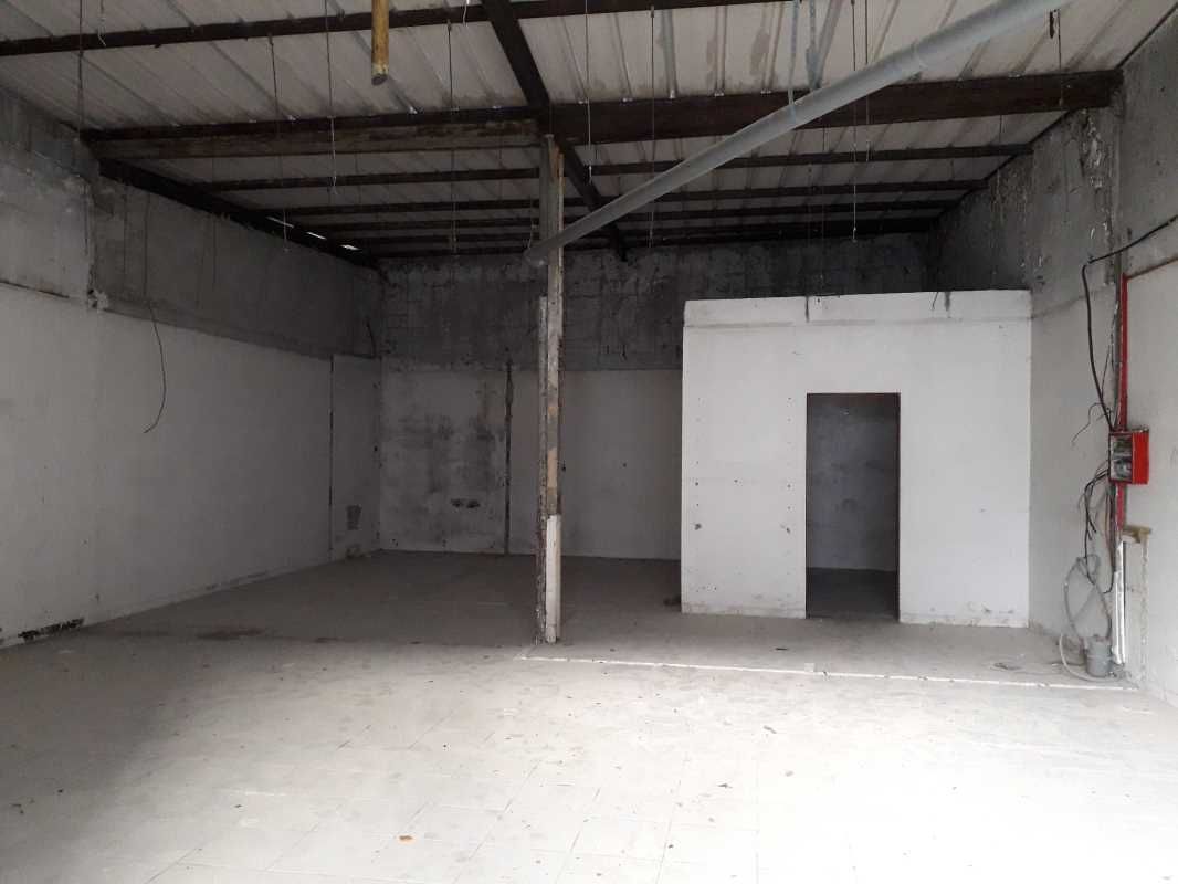 A louer, dans un immeuble indépendant proche de l