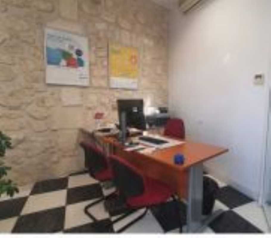 Sur les Boulevards à Bordeaux, en face de la Cité