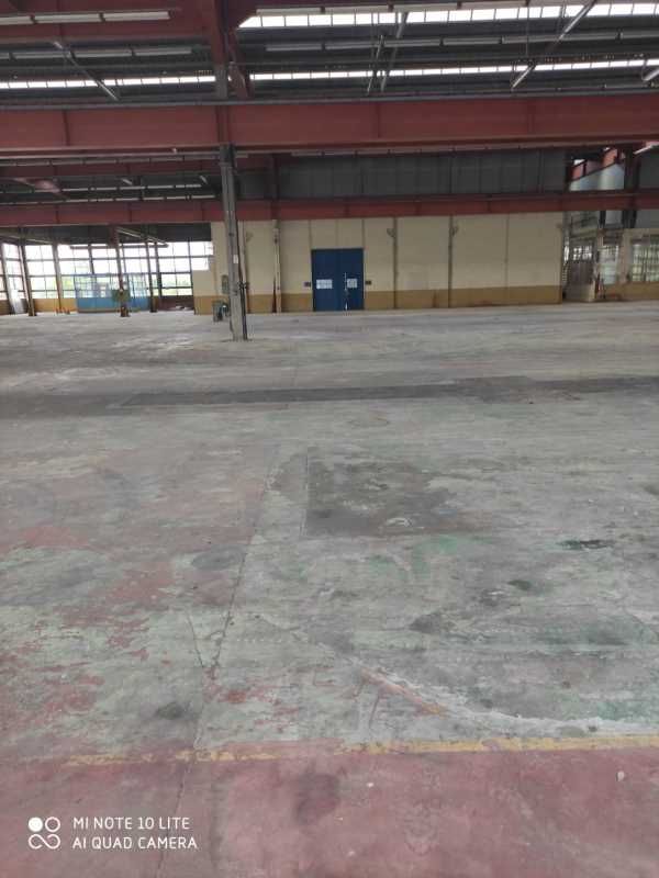 A proximité de la N10 et de la N141 sur la commun