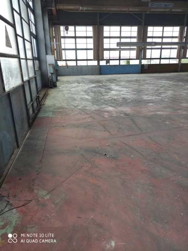 A proximité de la N10 et de la N141 sur la commun