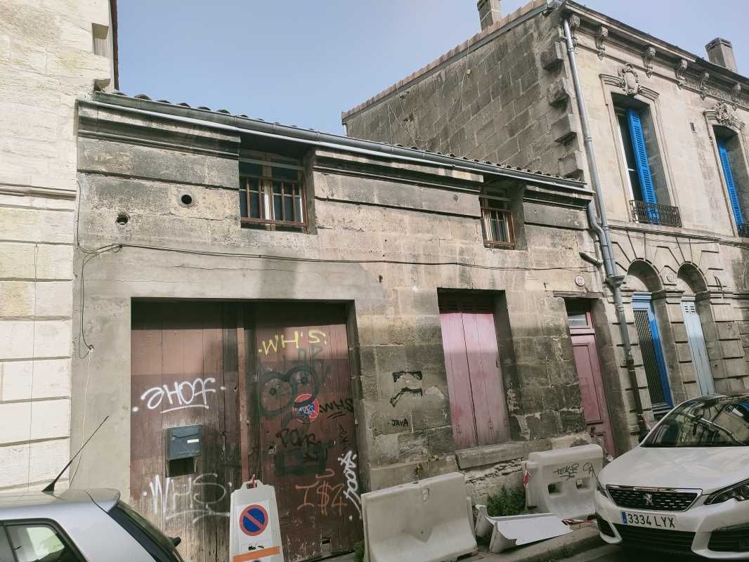 A proximité immédiate du quai des Chartrons et du