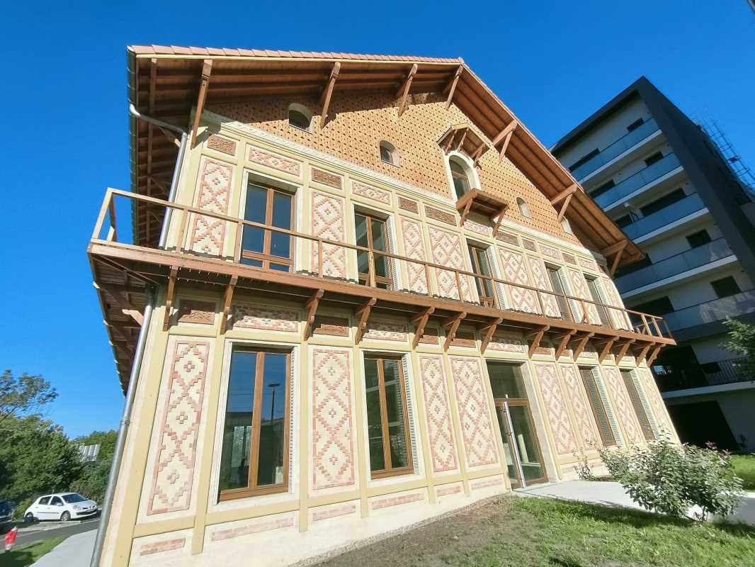 A Lormont, à proximité immédiate de la rocade et 