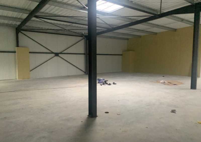 A proximité de la N89 sortie 4 au sein de la Zone