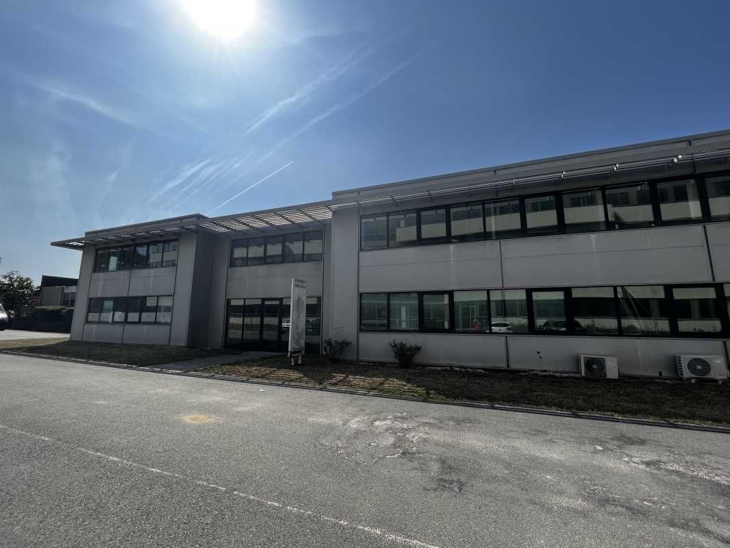 Au pied de la rocade et du tramway, RCG vous prop