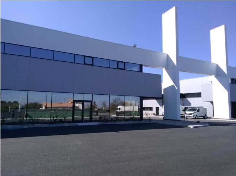 A proximité de la rocade sorties 11/12 et de l'aé