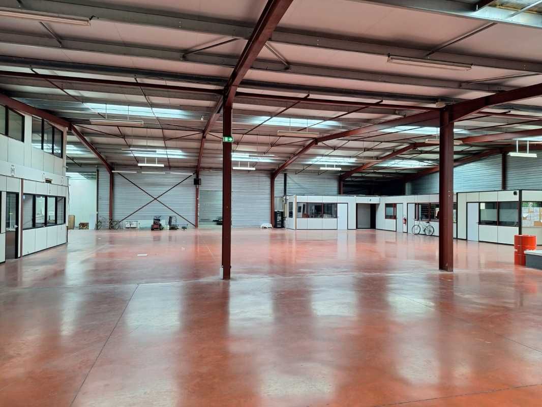 Au sein de la ZA Auguste à Cestas, situé à proxim