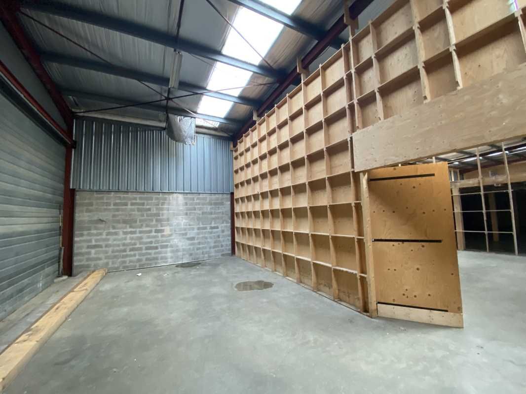 A proximité de la rocade au sein de la Zone de la