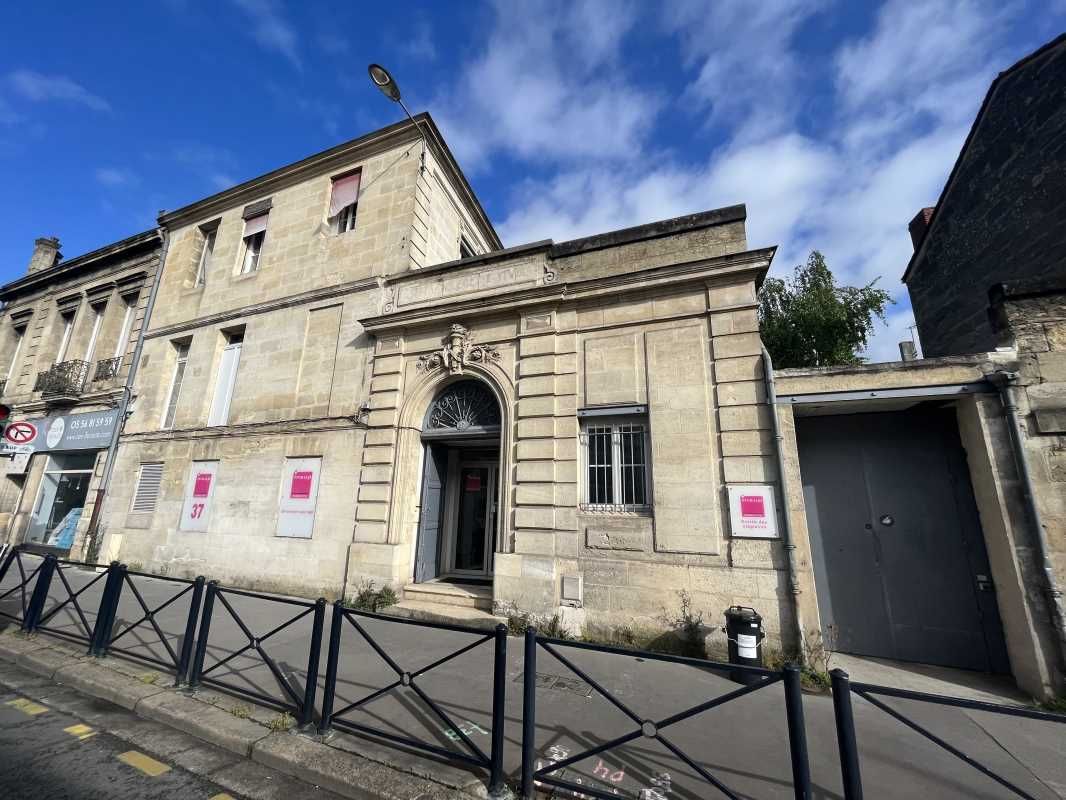 A proximité du tram D arrêt "Barrière du Médoc", 