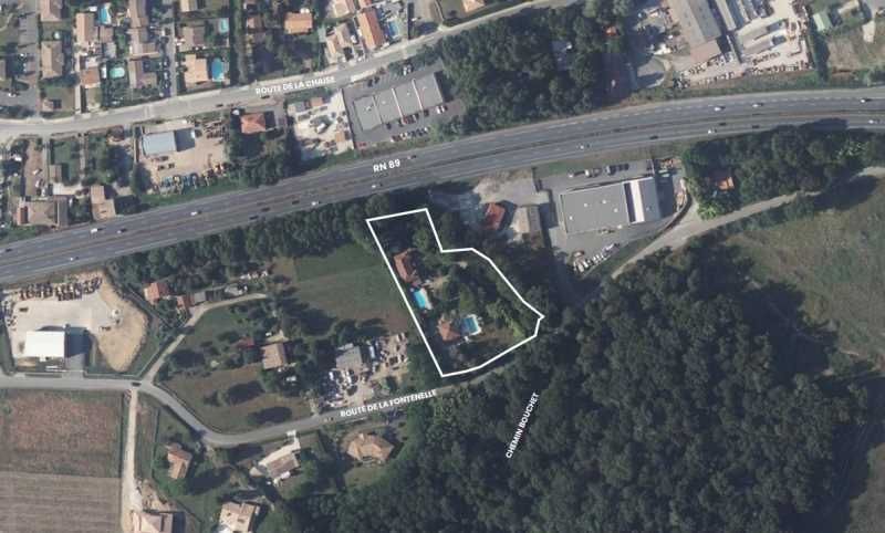 Le long de la N89, à proximité des sorties 3/4, R