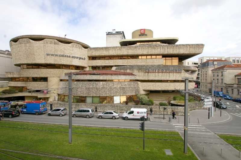 Situé en plein centre-ville de bordeaux à la fron