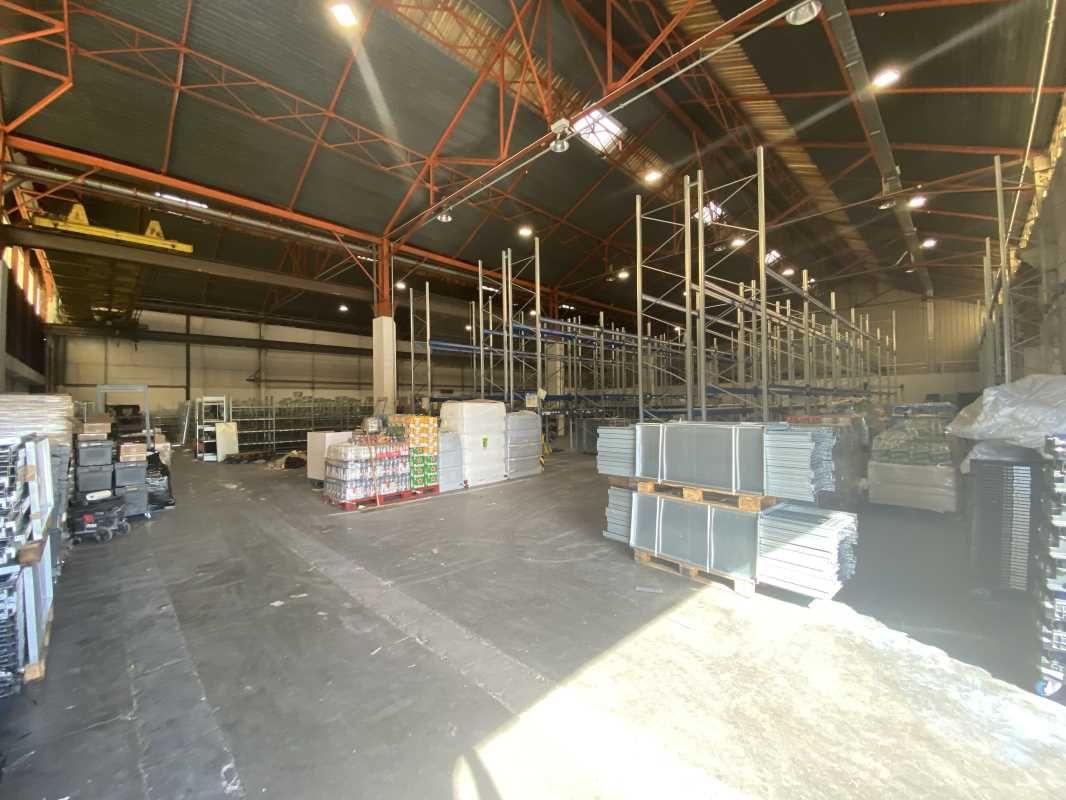 Au sein d'un bâtiment indépendant, situé en parti