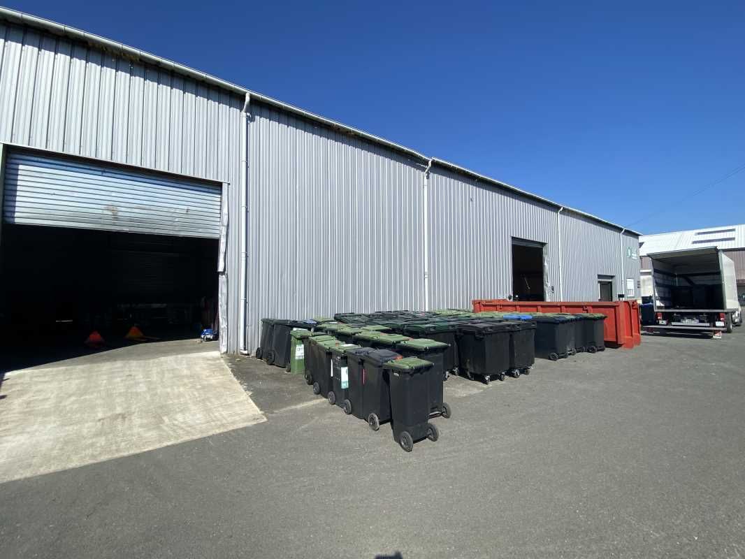 A proximité de la rocade au sein de la Zone de la