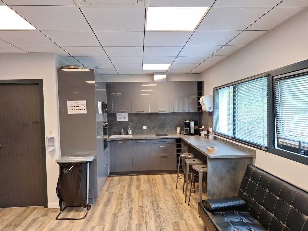 VILLENAVE D'ORNON ZI Chanteloiseau, à proximité i