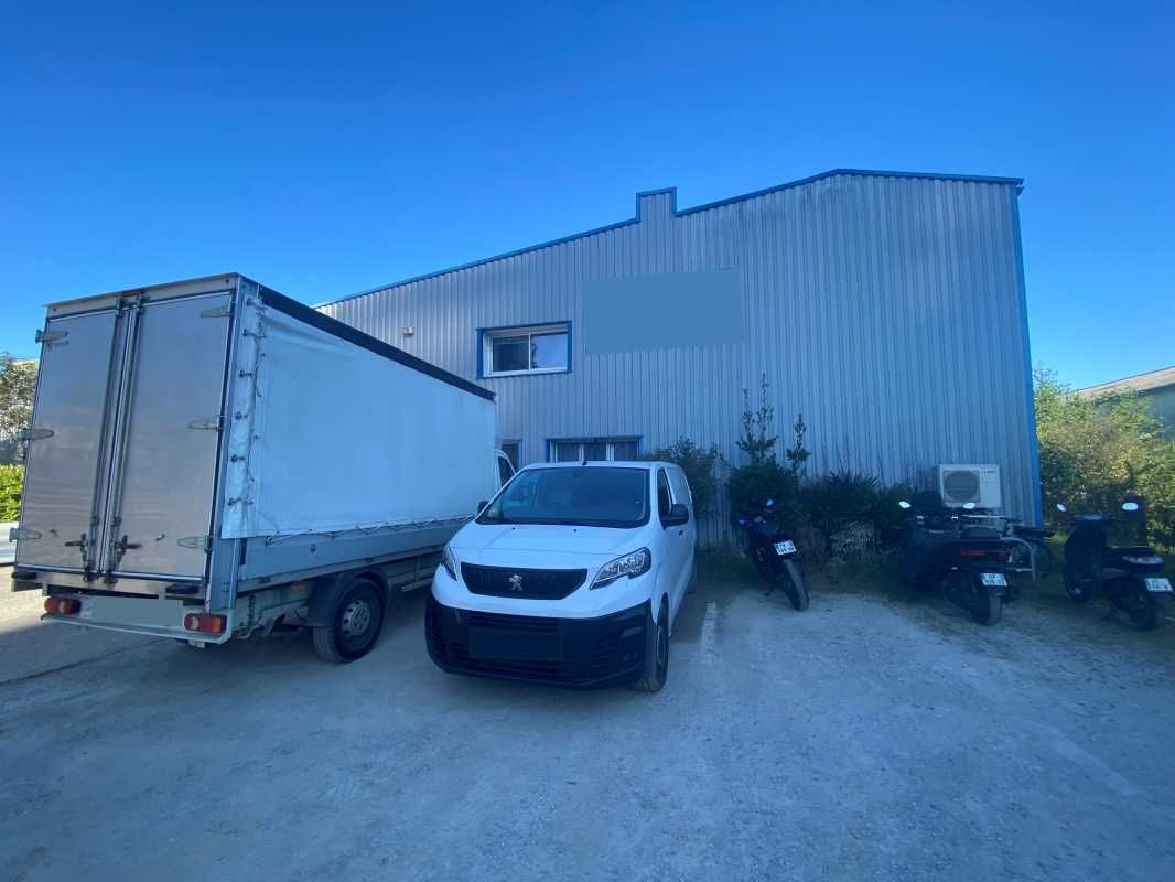 A proximité de la rocade sortie 25 à Artigues-Prè