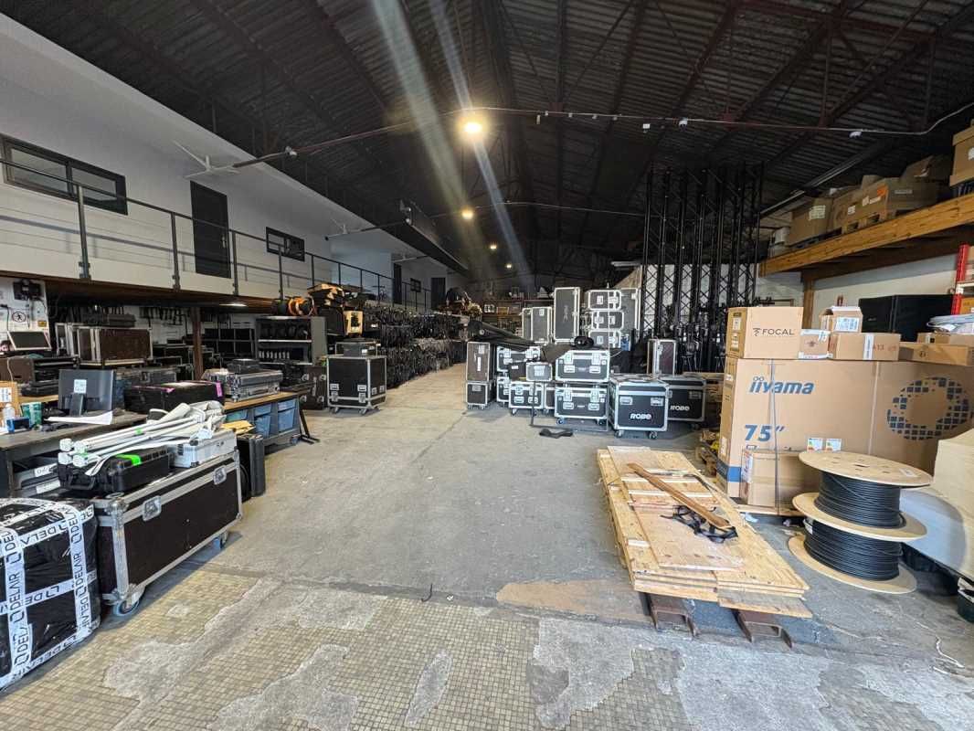 Au sein de la ZI DU PHARE à Mérignac, à proximité