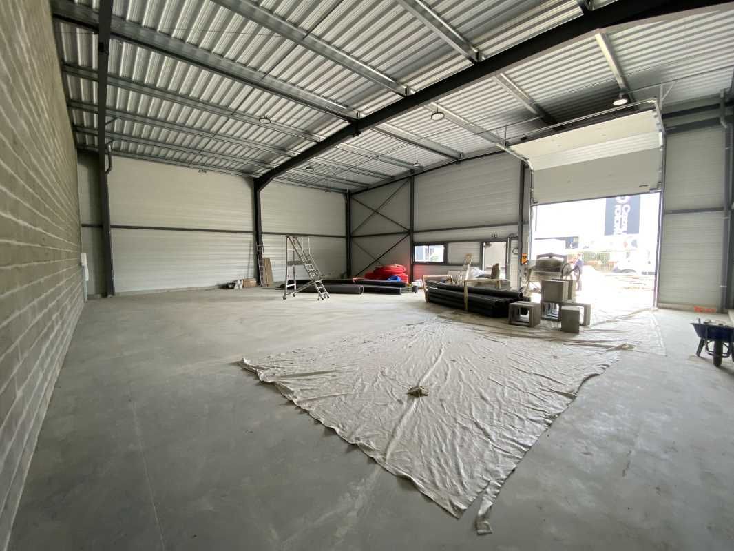 Au sein de la Zone d'activités de Lalande à Montu