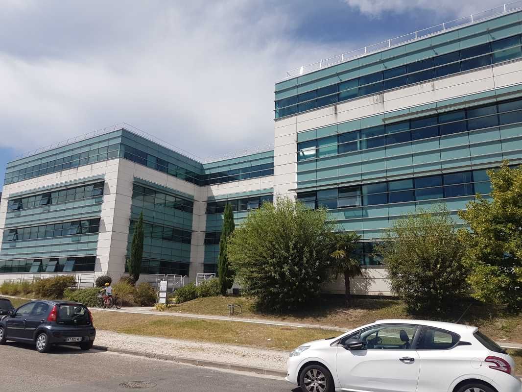 Au sein du parc Chateau Rouquey, à proximité immé