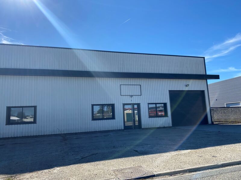 Au sein de la Zone d'activités Auguste II, à prox