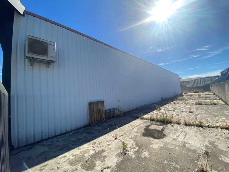 Au sein de la Zone d'activités Auguste II, à prox