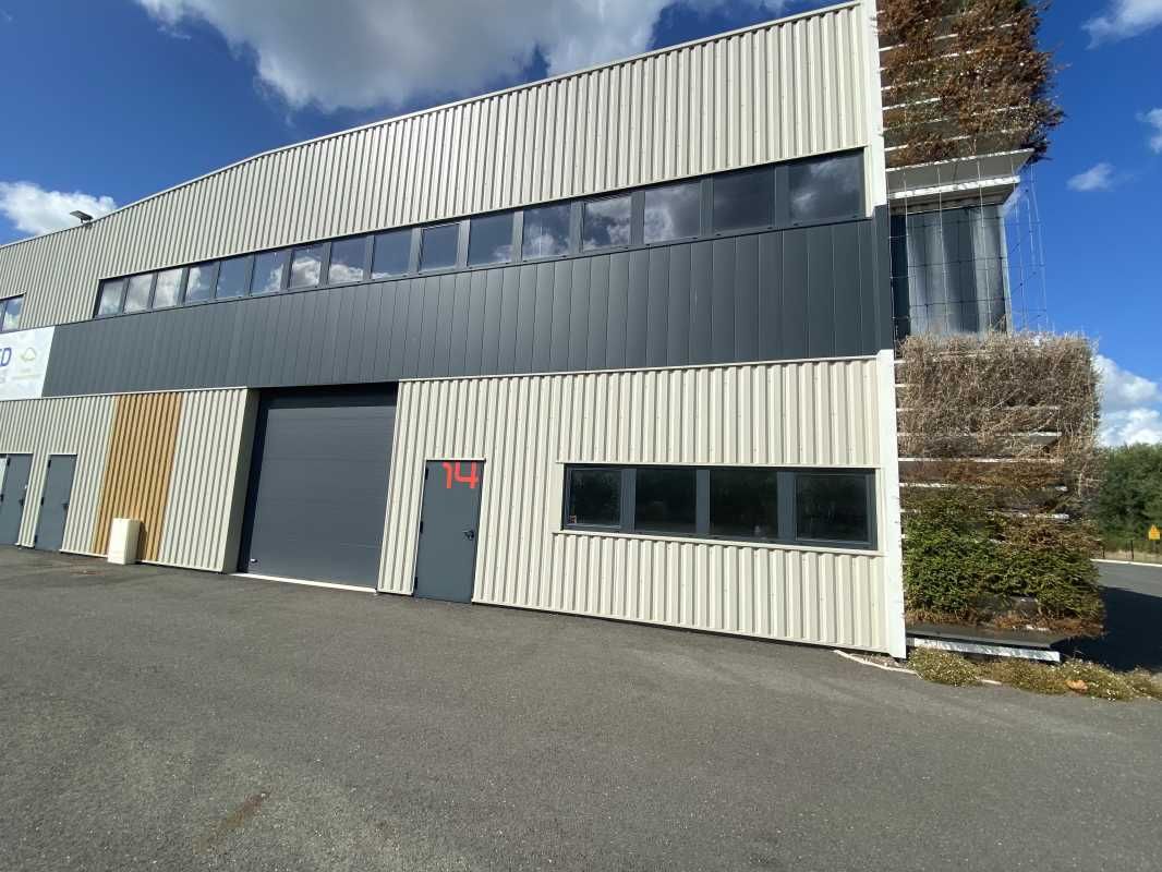 A Salleboeuf, à proximité de la rocade et de la N