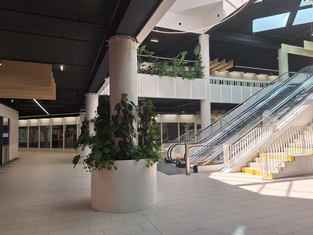 Au sein de la galerie commerciale St Christoly si