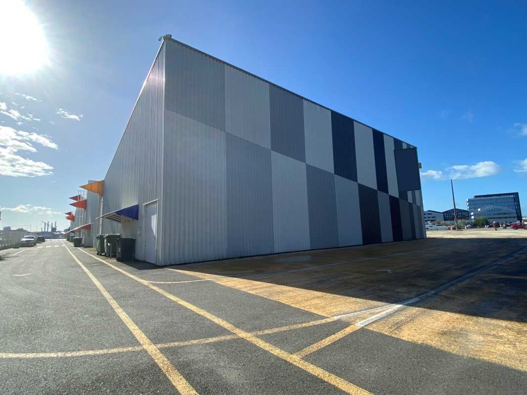 Idéalement situé au sein du Parc d'Activités Alie