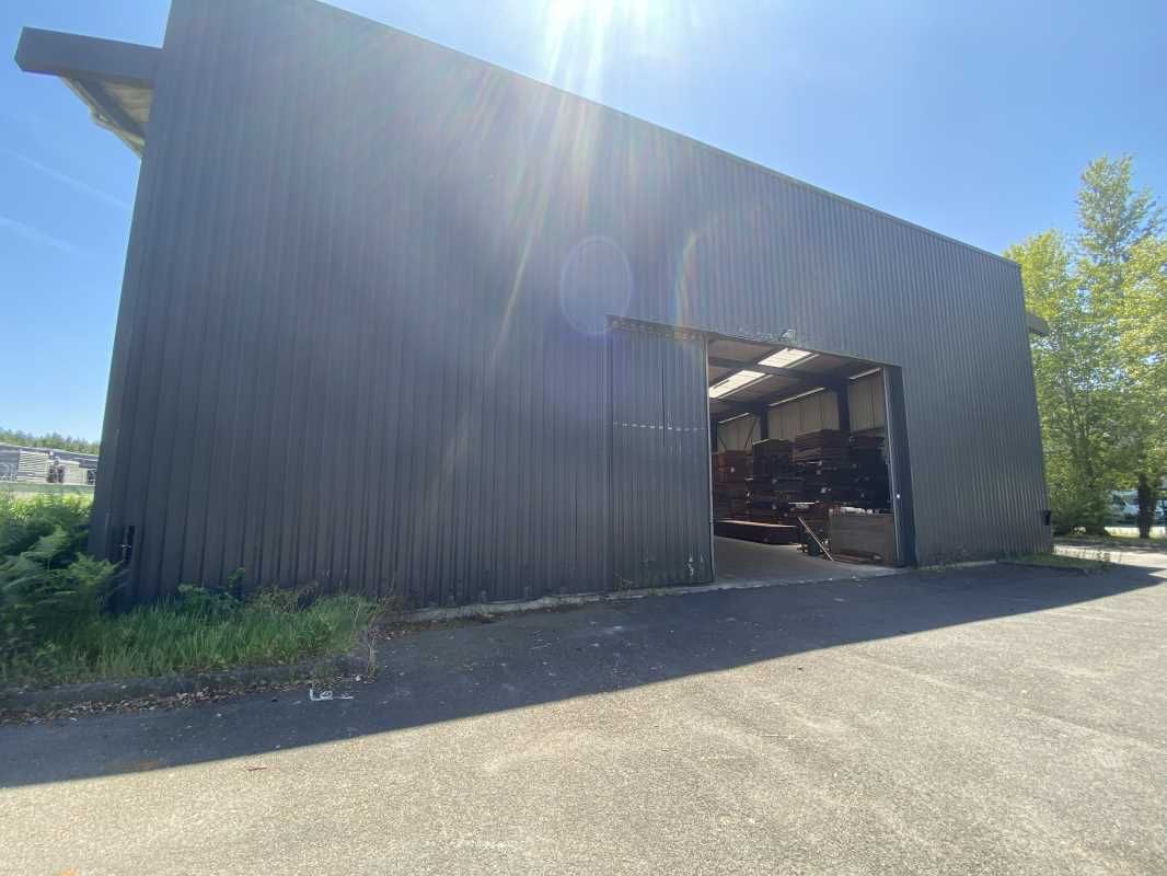 Situé à proximité de la rocade sortie 12 sur la c