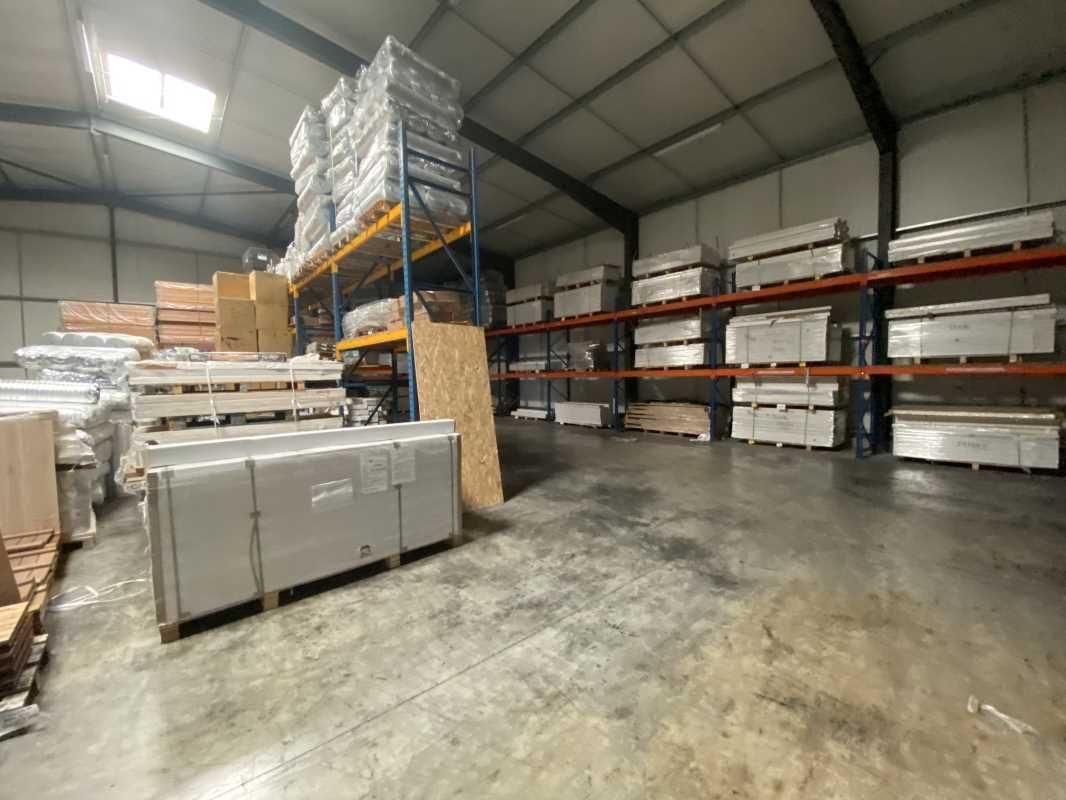 Situé à proximité de la rocade sortie 12 sur la c