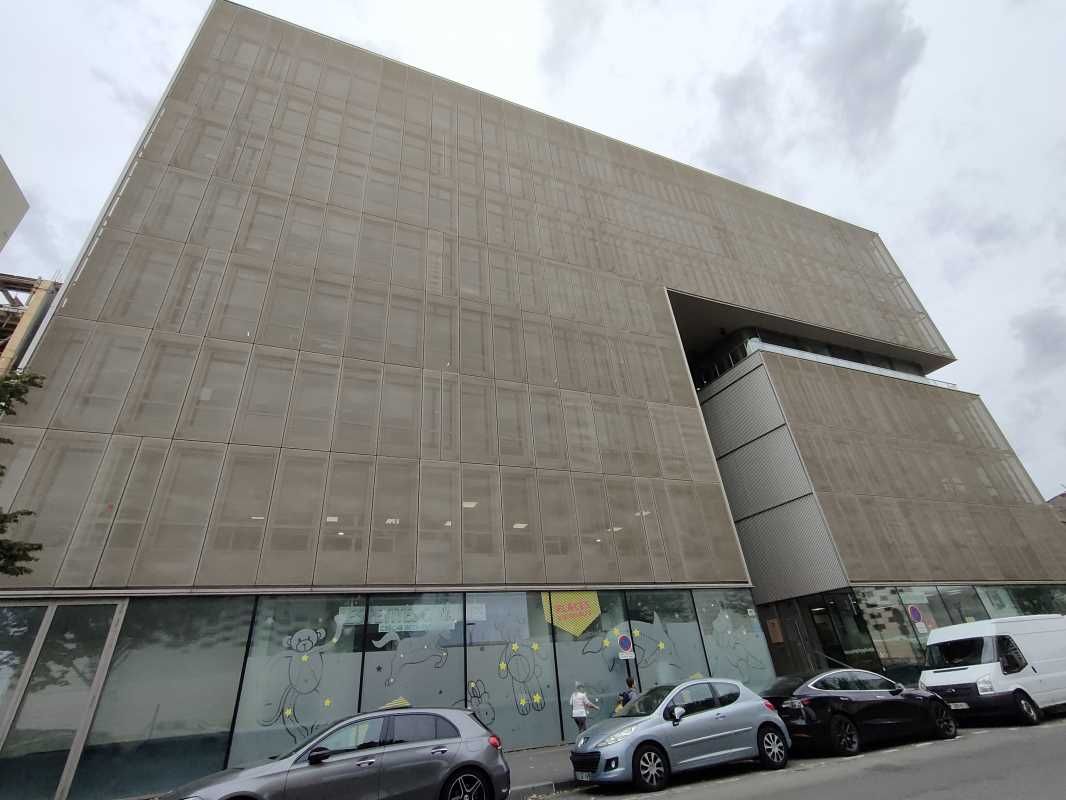 A 500 m de la Gare Saint Jean, au sein d'un immeu