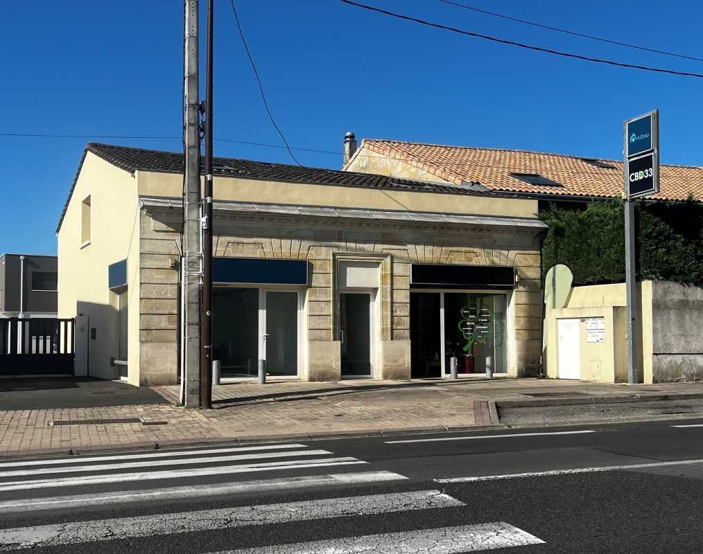 Le long de l'avenue du Médoc à Eysines, RCG vous 