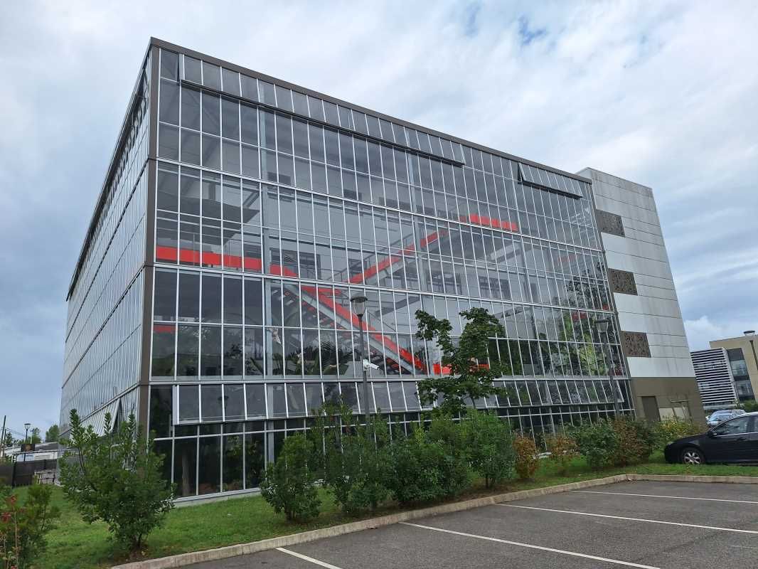 Au sein du parc tertiaire "Blue Park" à proximité