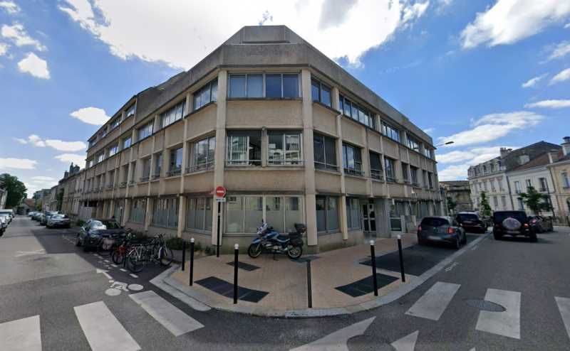 Au sein de l'immeuble de bureaux "le Tivoli", à p